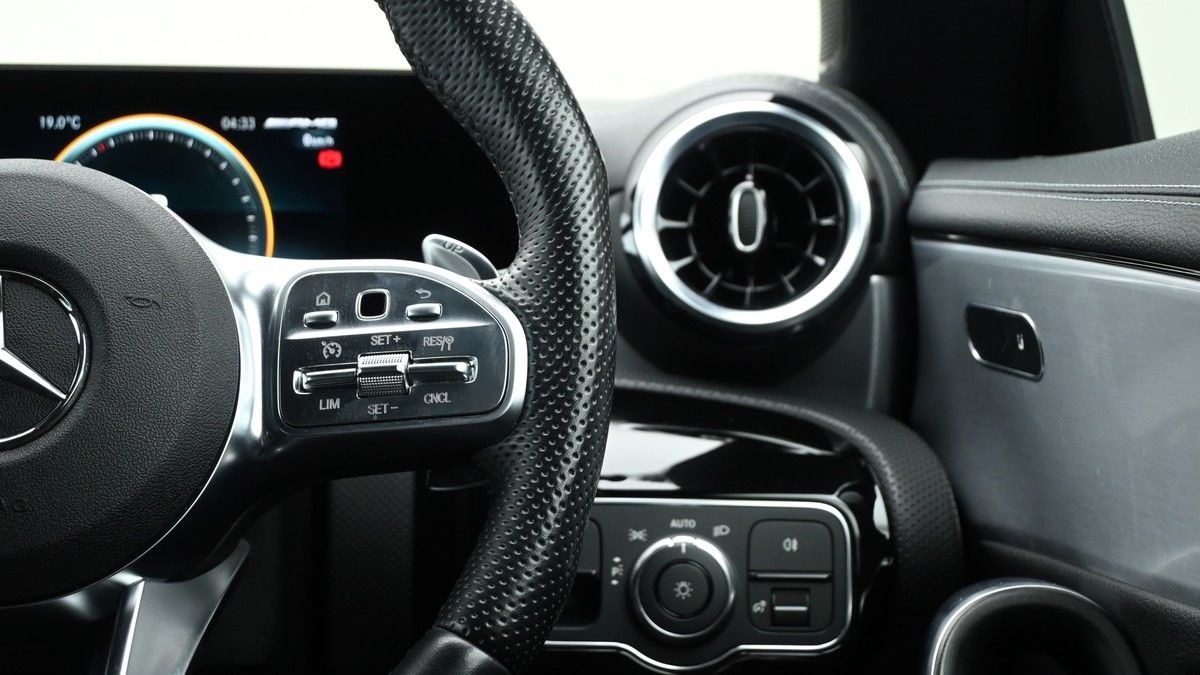 Mercedes-Benz CLA Image 15