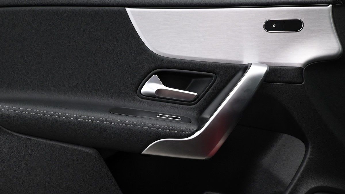 Mercedes-Benz CLA Image 12