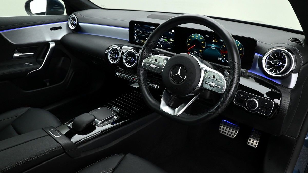 Mercedes-Benz CLA Image 3