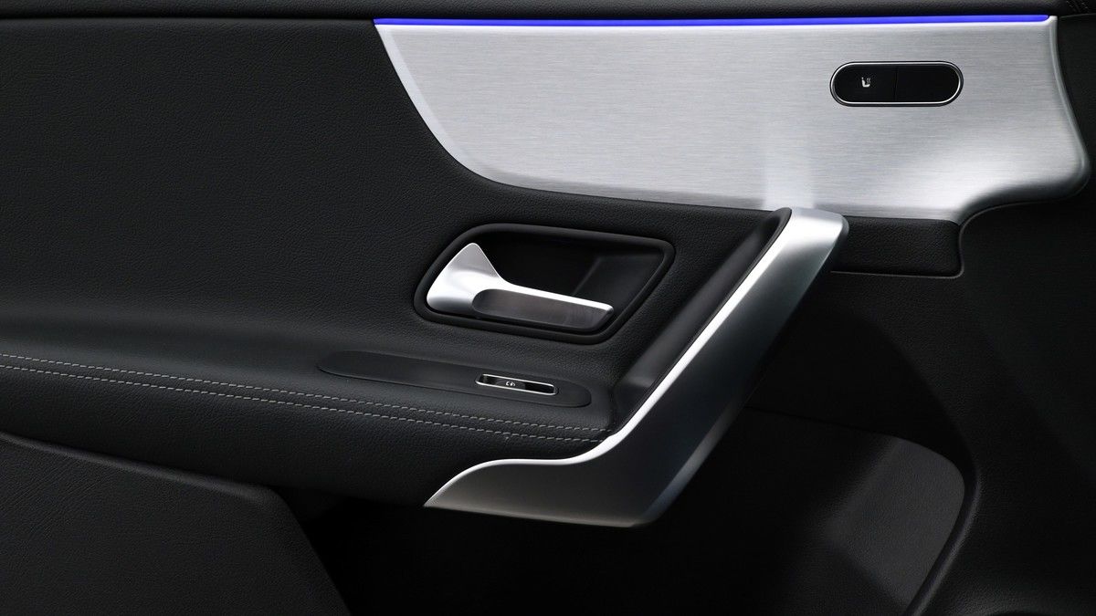 Mercedes-Benz CLA Image 13