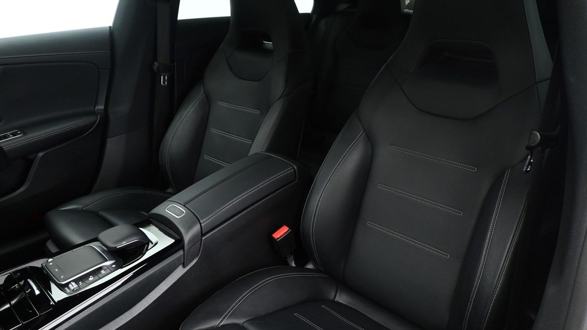 Mercedes-Benz CLA Image 3