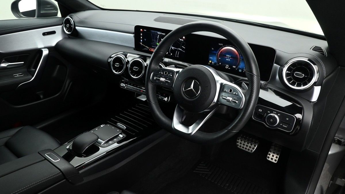 Mercedes-Benz CLA Image 2