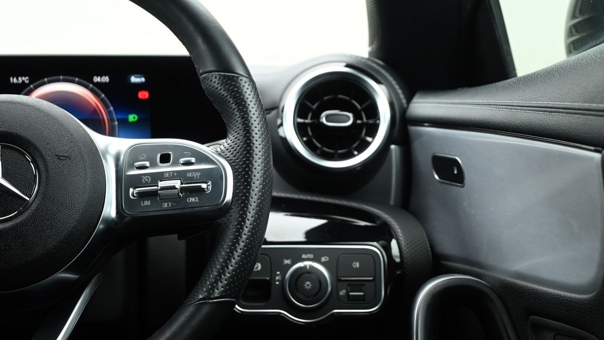 Mercedes-Benz CLA Image 15