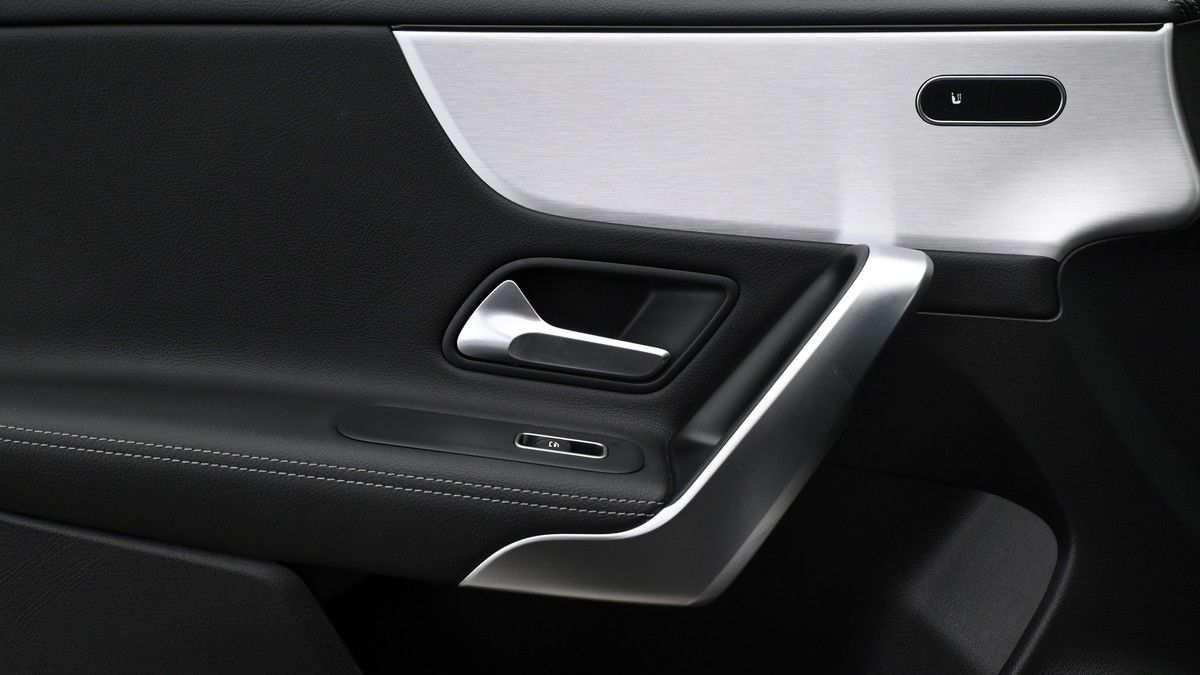 Mercedes-Benz CLA Image 12