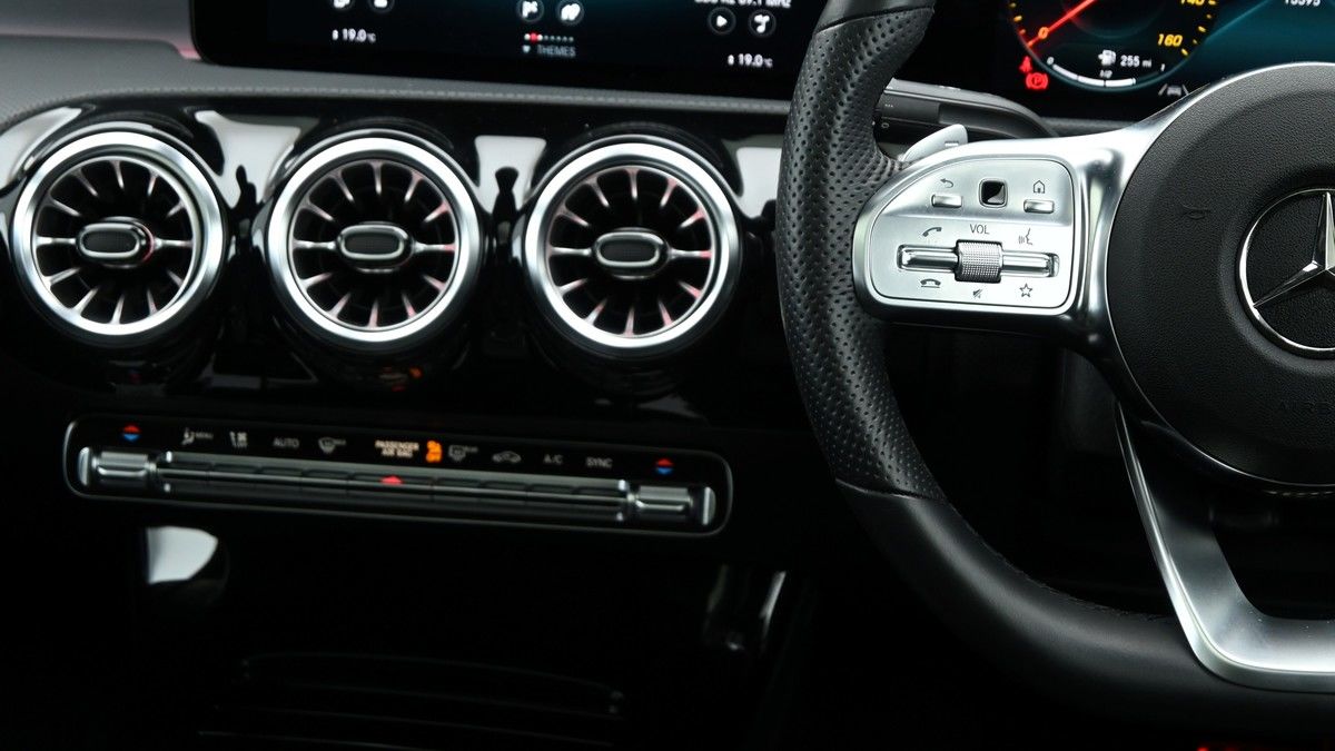 Mercedes-Benz CLA Image 15