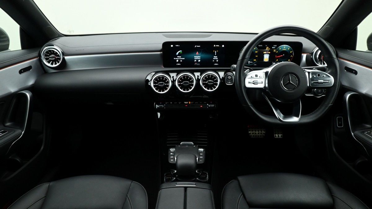 Mercedes-Benz CLA Image 14