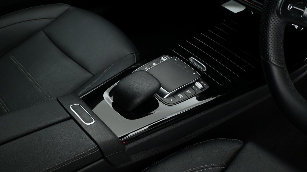 Mercedes-Benz CLA Image 2
