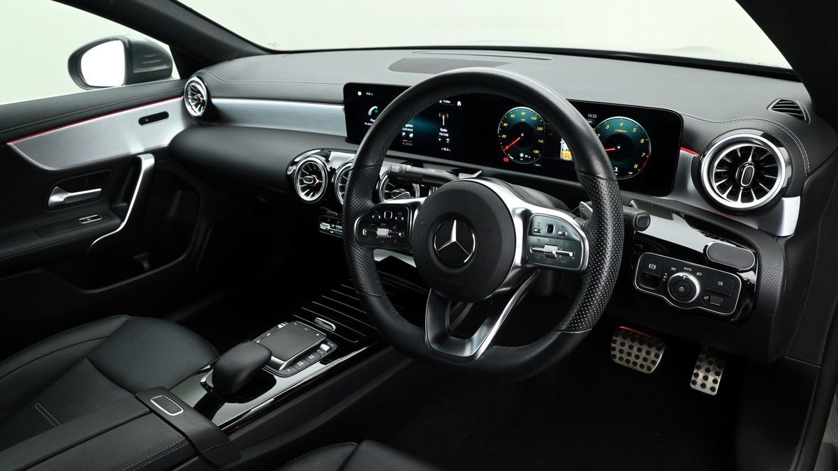 Mercedes-Benz CLA Image 3