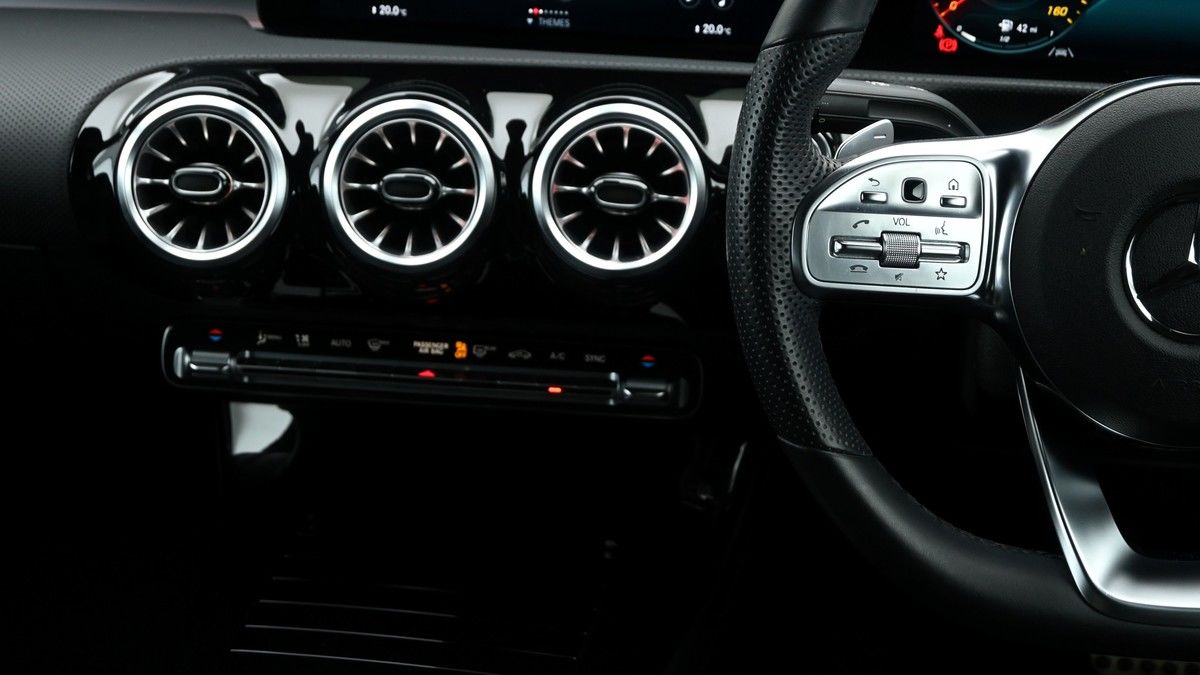 Mercedes-Benz CLA Image 15