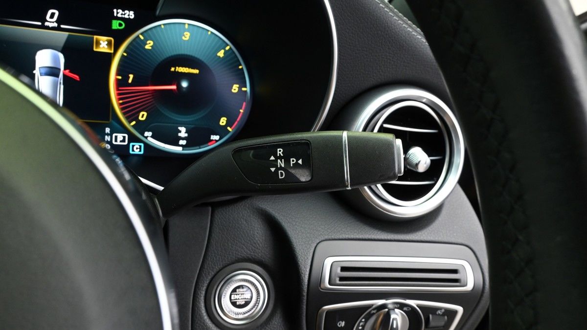 Mercedes-Benz C Class Image 2