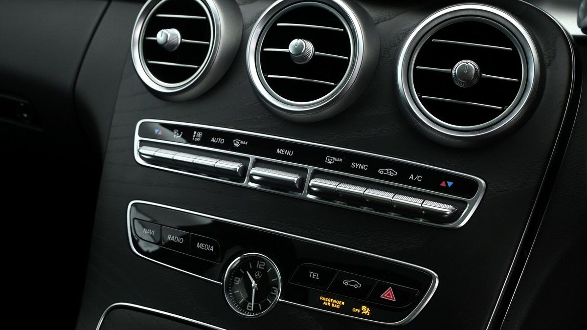Mercedes-Benz C Class Image 12