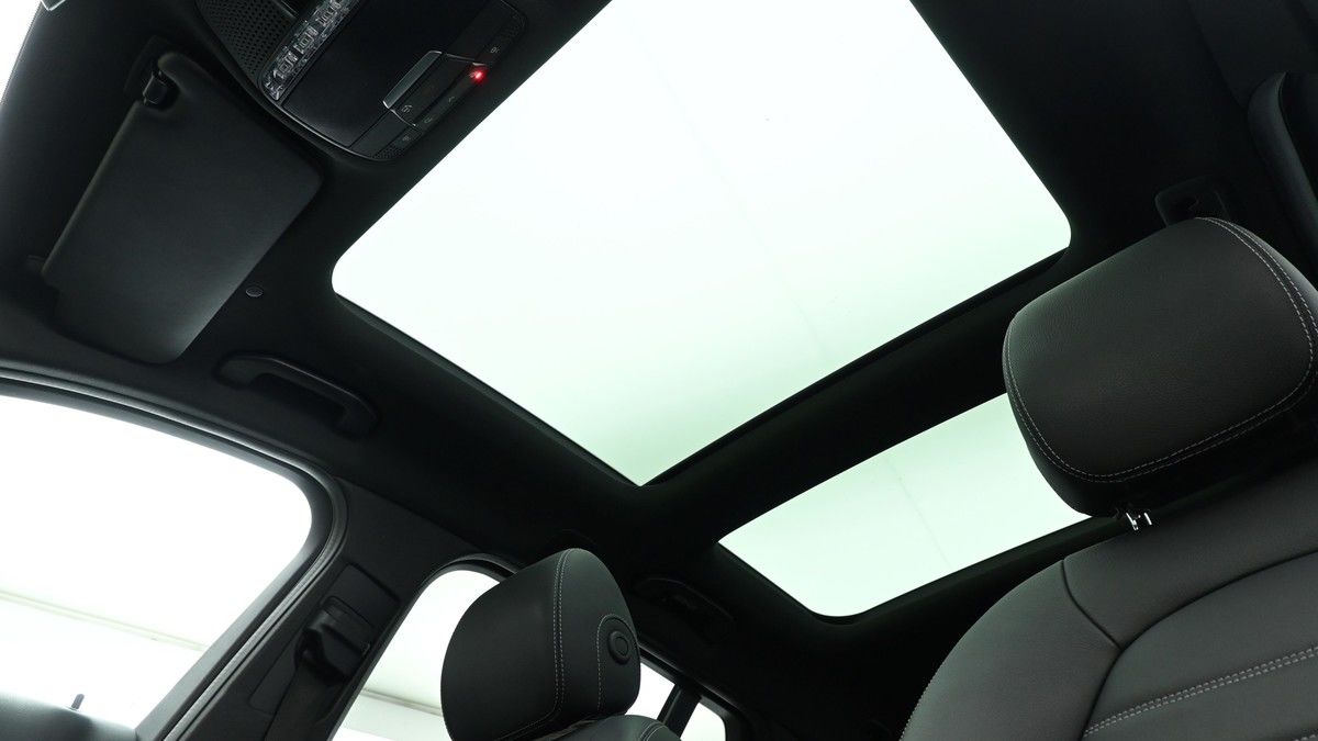 Mercedes-Benz C Class Image 2