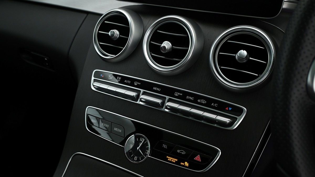 Mercedes-Benz C Class Image 12