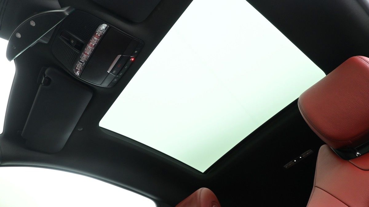 Mercedes-Benz C Class Image 2