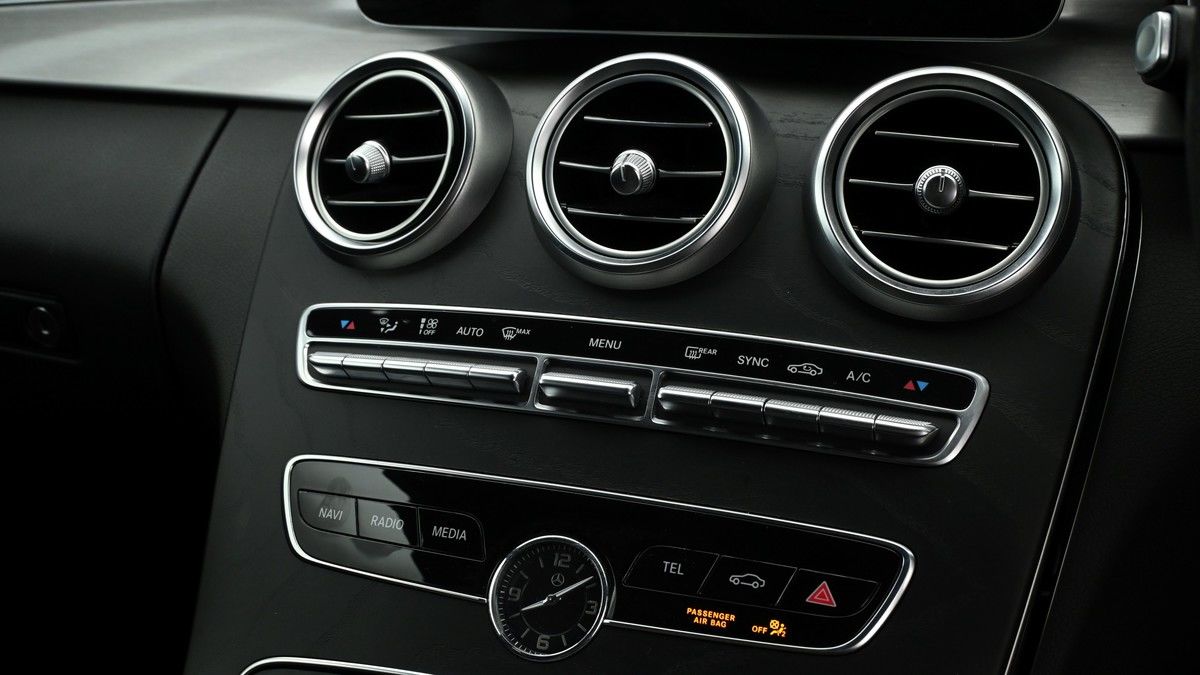 Mercedes-Benz C Class Image 11