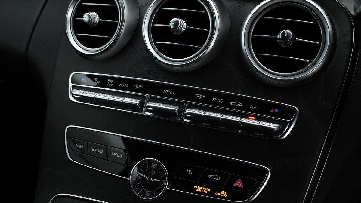 Mercedes-Benz C Class Image 12