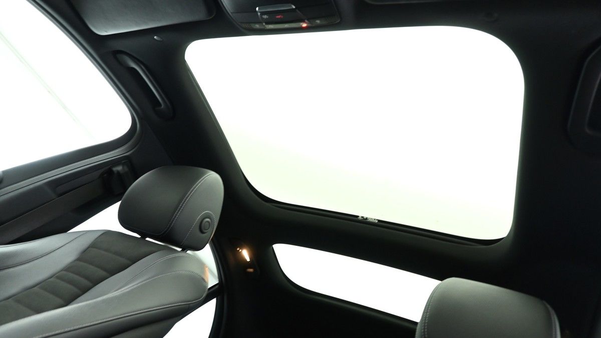 Mercedes-Benz E Class Image 2