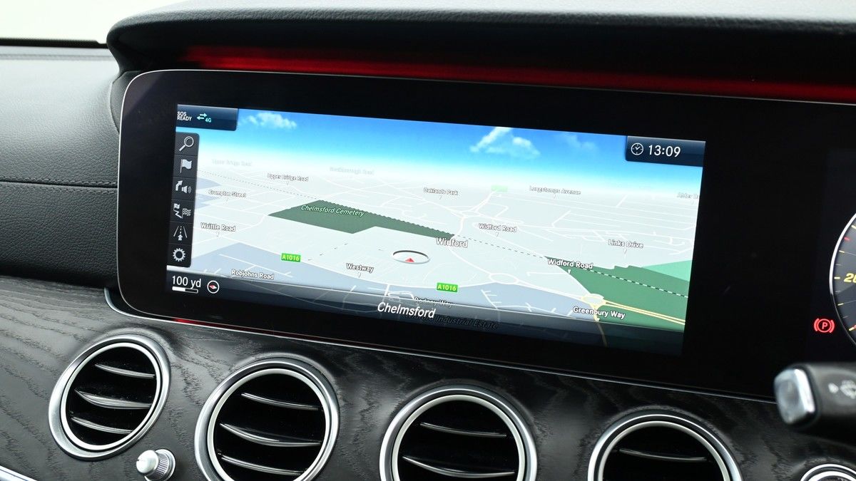Mercedes-Benz E Class Image 11