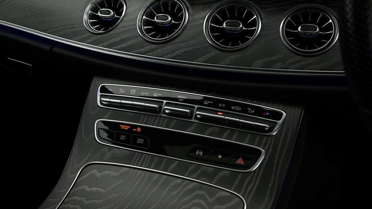 Mercedes-Benz CLS Image 12