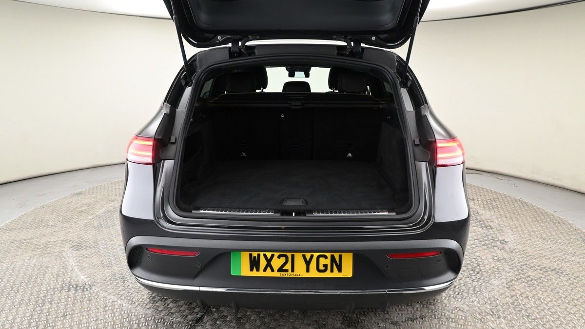 Mercedes-Benz EQC Image 10