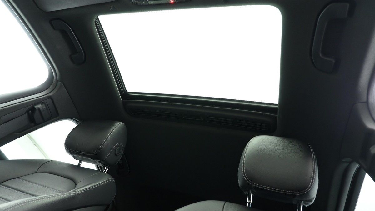 Mercedes-Benz EQC Image 2