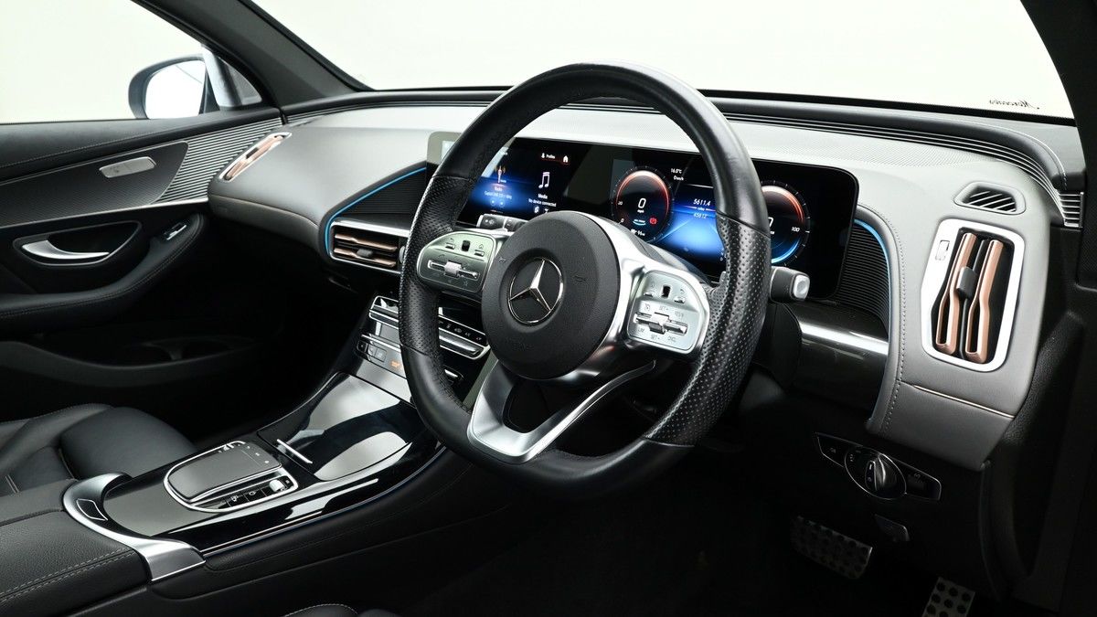 Mercedes-Benz EQC Image 3