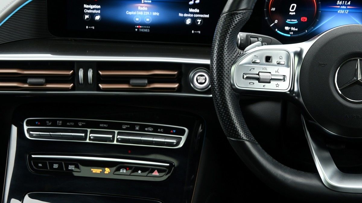 Mercedes-Benz EQC Image 15