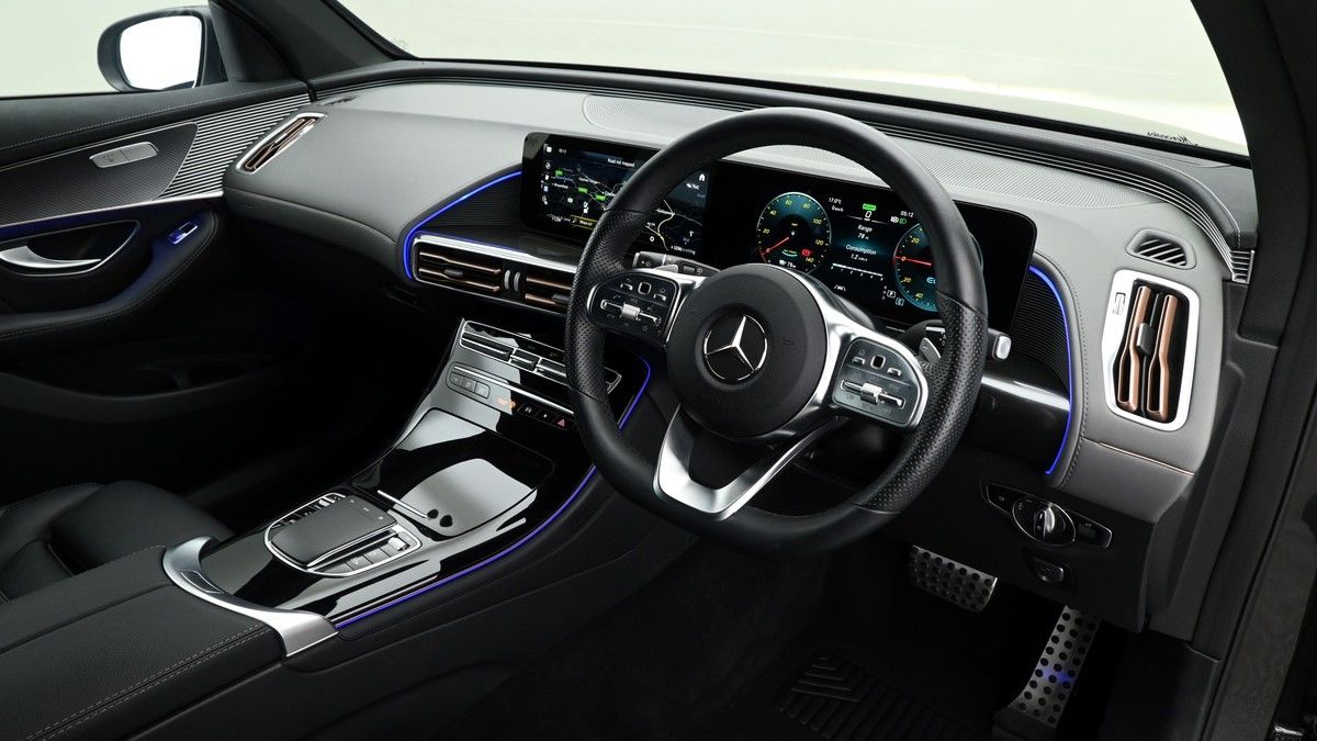 Mercedes-Benz EQC Image 2