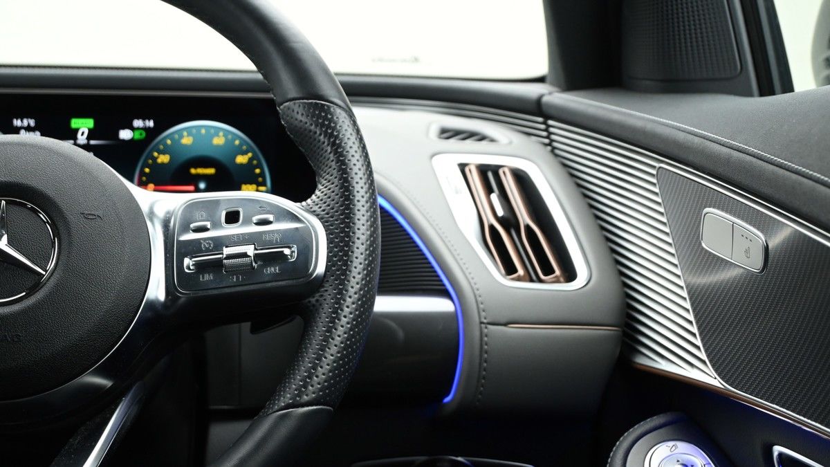 Mercedes-Benz EQC Image 15