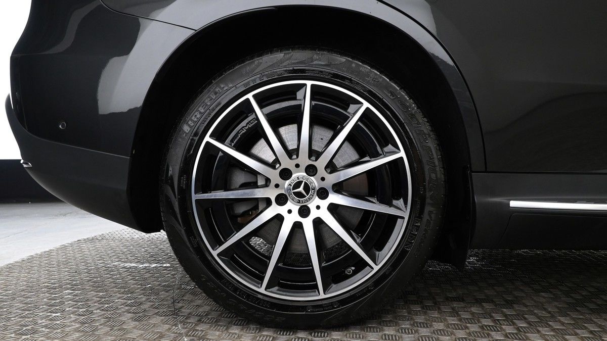 Mercedes-Benz EQC Image 8