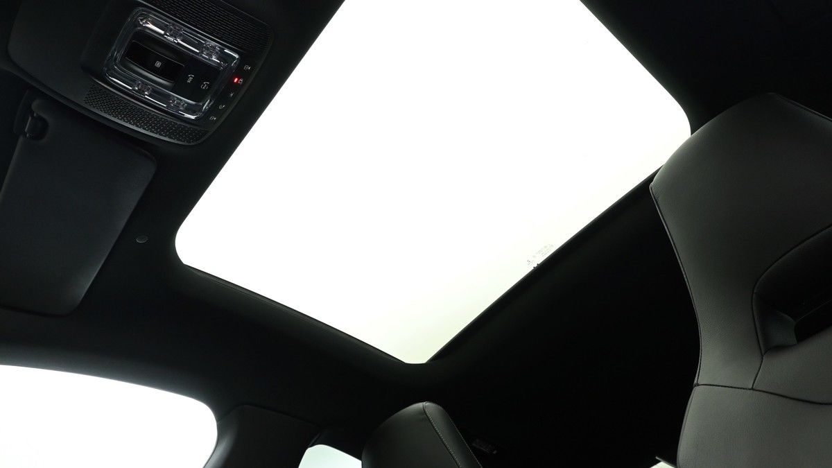 Mercedes-Benz CLA Image 2
