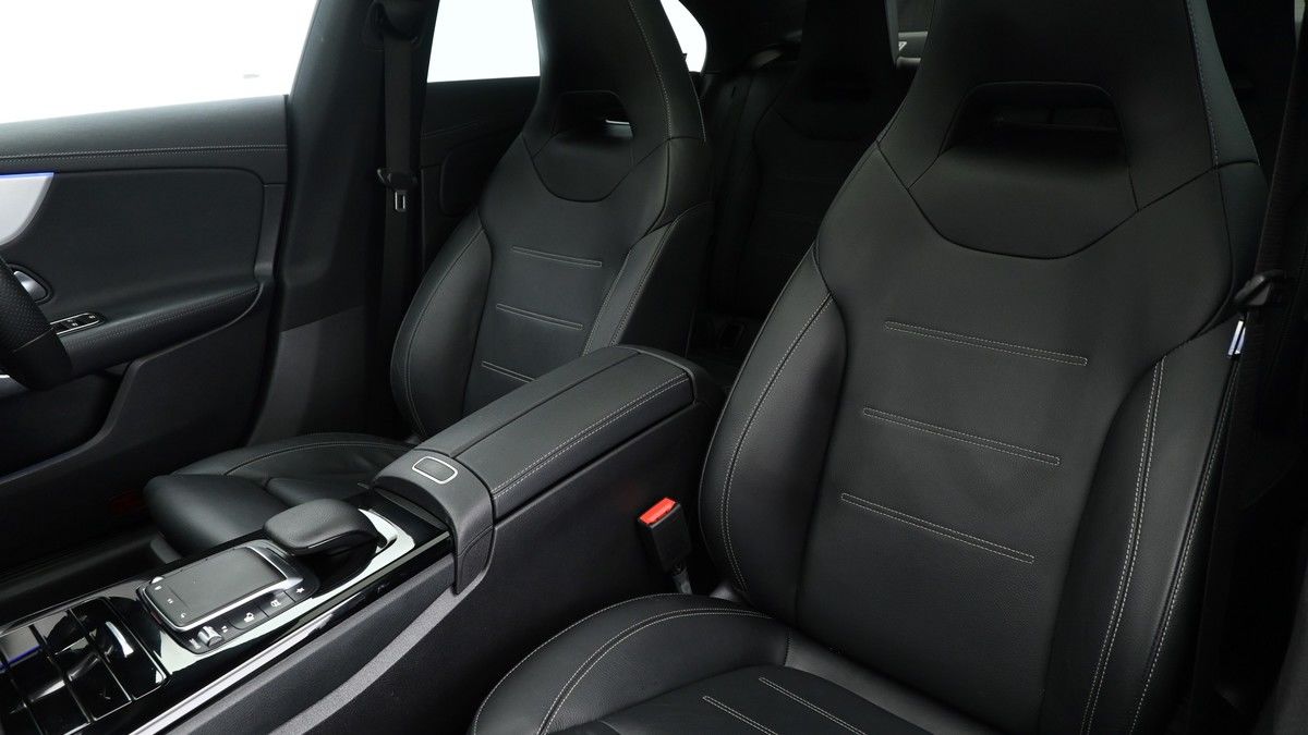 Mercedes-Benz CLA Image 4