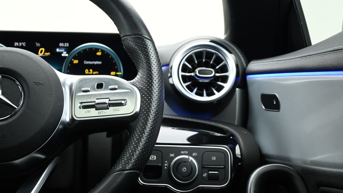 Mercedes-Benz CLA Image 16
