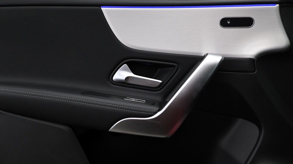 Mercedes-Benz CLA Image 13