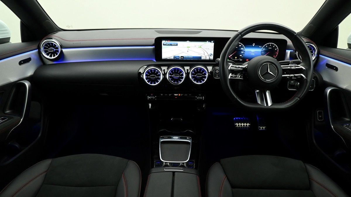 Mercedes-Benz CLA Image 14