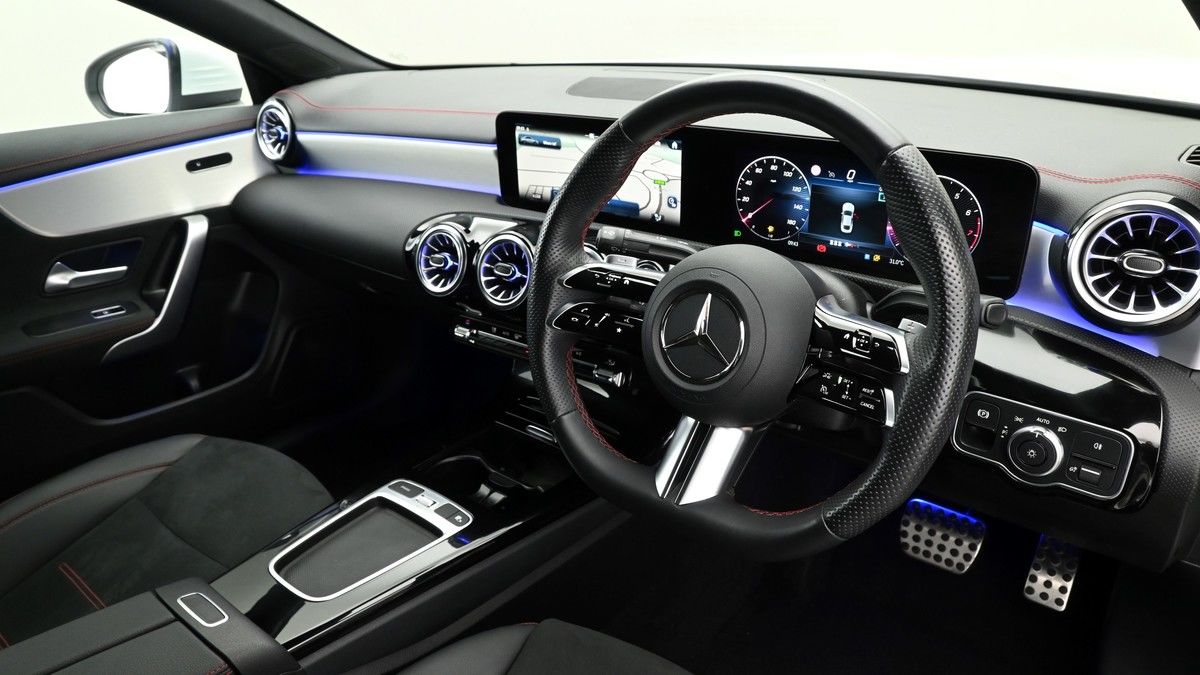 Mercedes-Benz CLA Image 3
