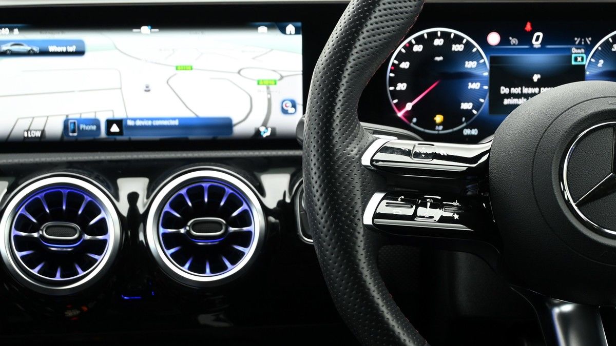 Mercedes-Benz CLA Image 15