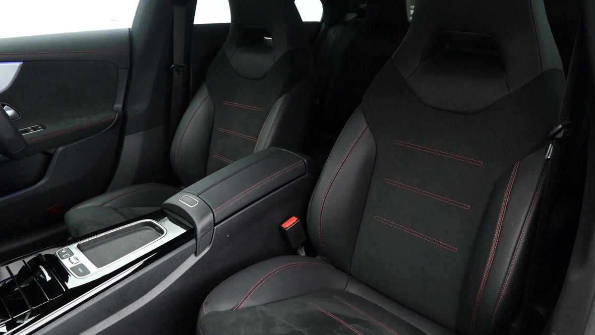 Mercedes-Benz CLA Image 3