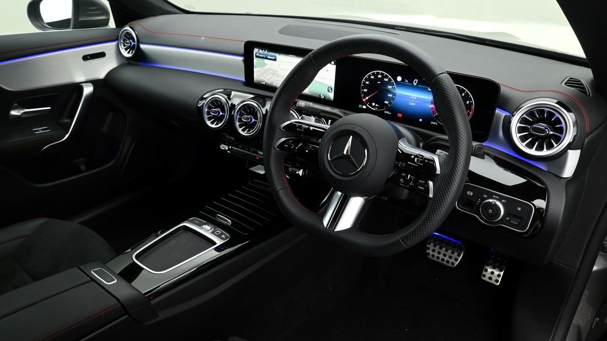 Mercedes-Benz CLA Image 2