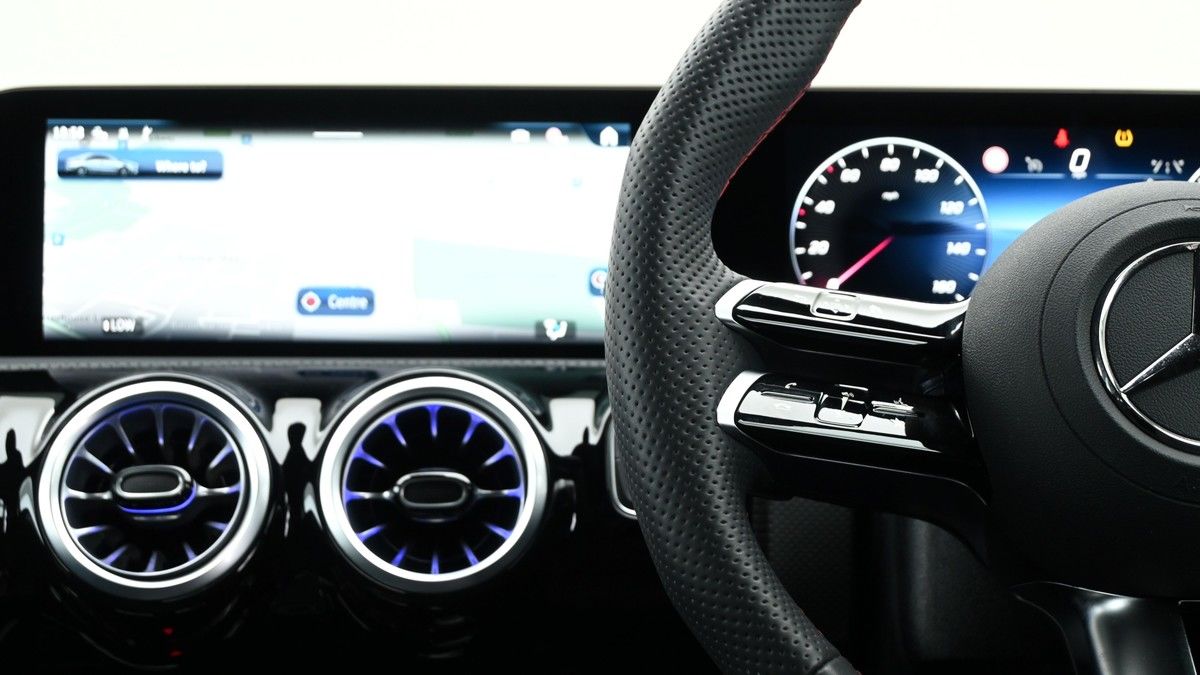 Mercedes-Benz CLA Image 14