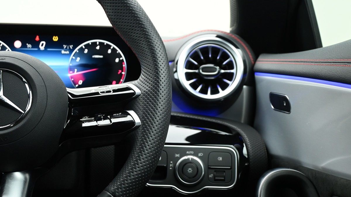 Mercedes-Benz CLA Image 15