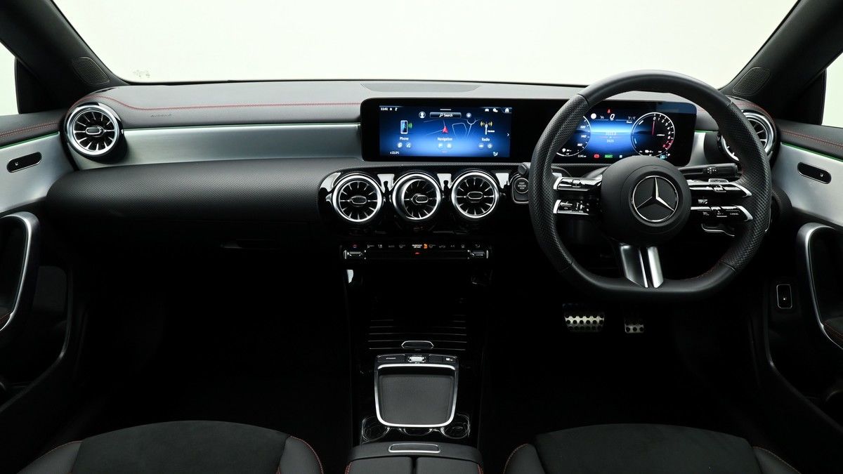 Mercedes-Benz CLA Image 14
