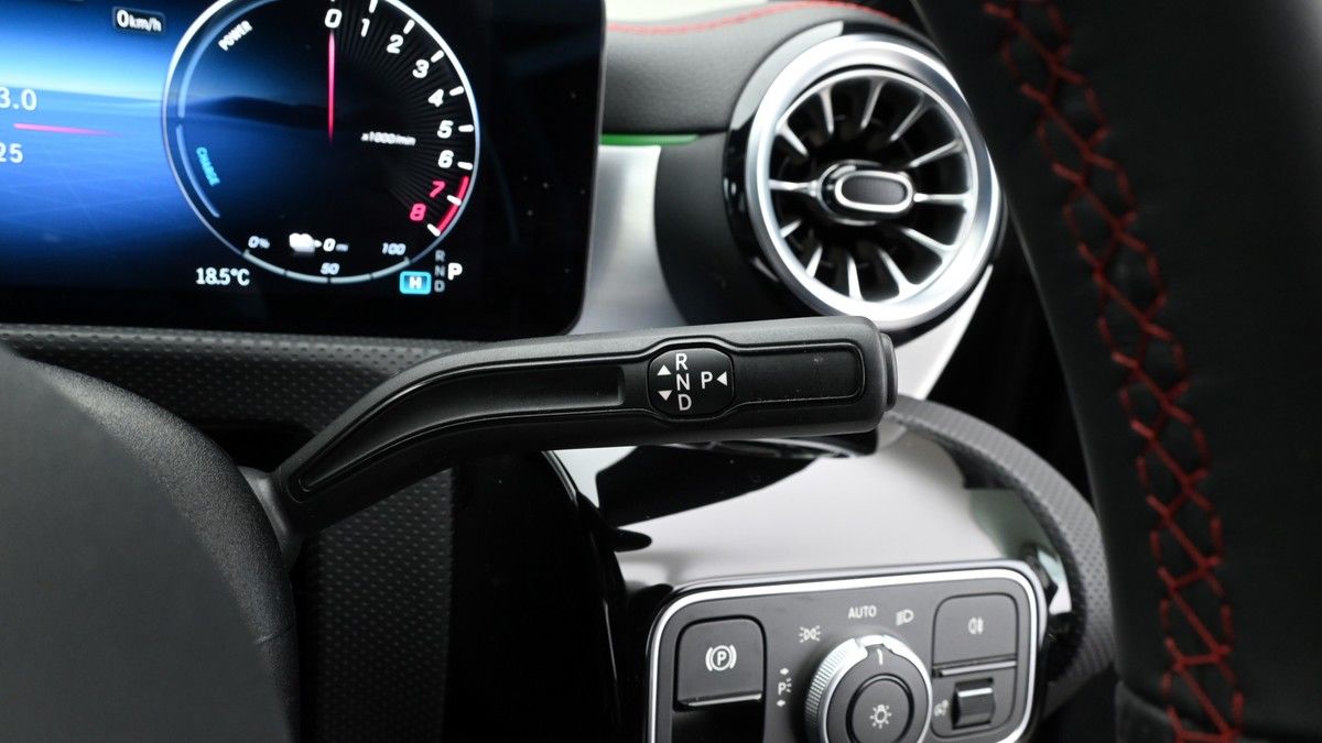 Mercedes-Benz CLA Image 2