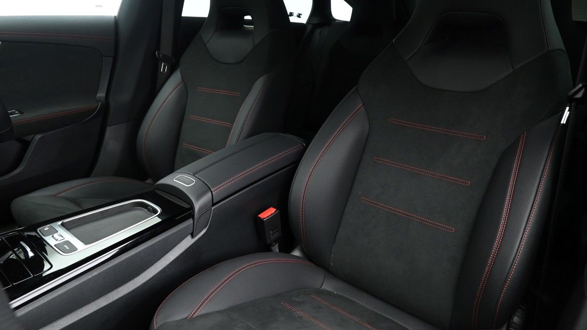 Mercedes-Benz CLA Image 4