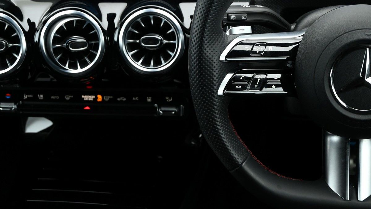 Mercedes-Benz CLA Image 15