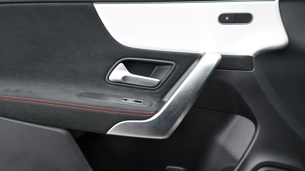 Mercedes-Benz CLA Image 13