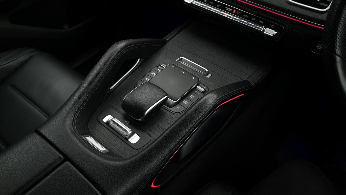 Mercedes-Benz GLE Image 2