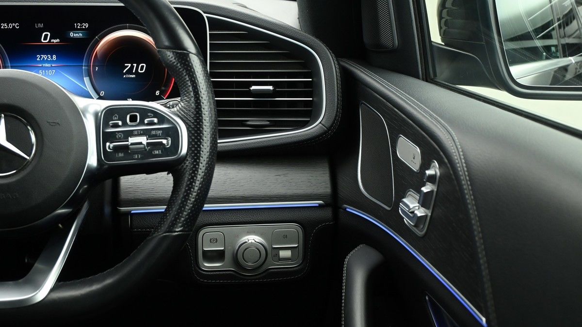 Mercedes-Benz GLE Image 16