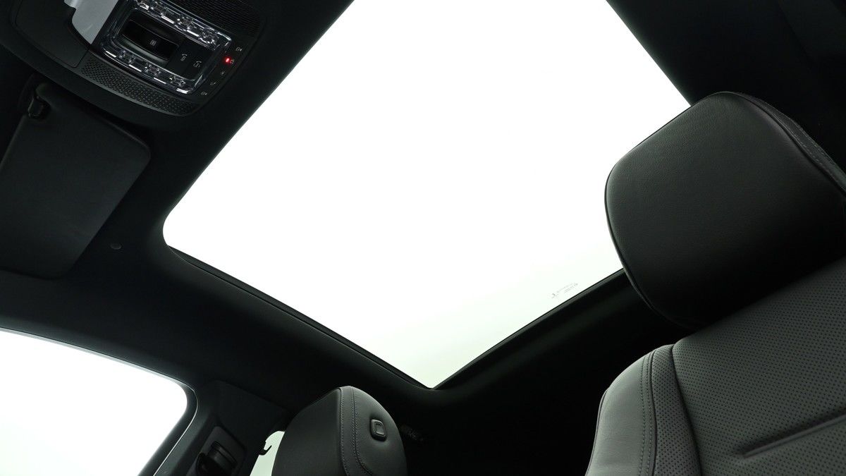Mercedes-Benz GLE Image 2