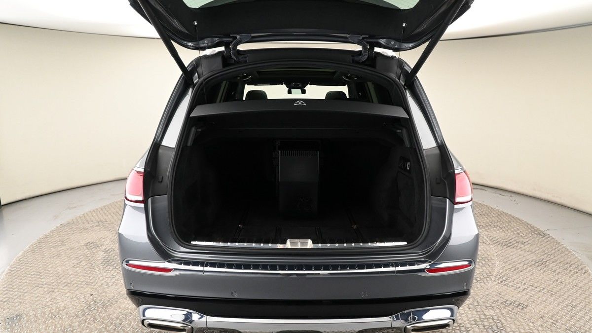 Mercedes-Benz Maybach GLS Image 12